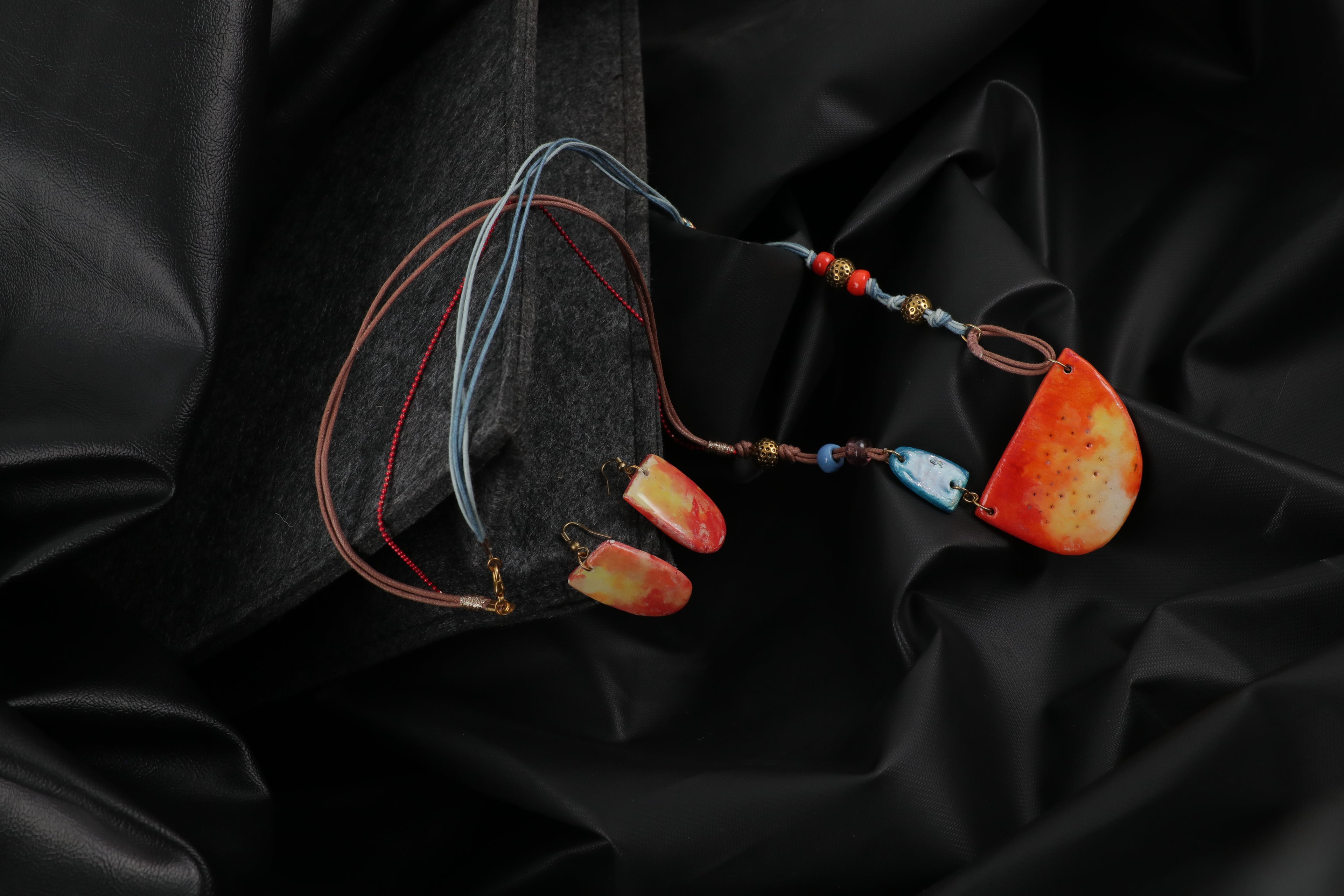 Artful Pieces for Effortless Styling 34