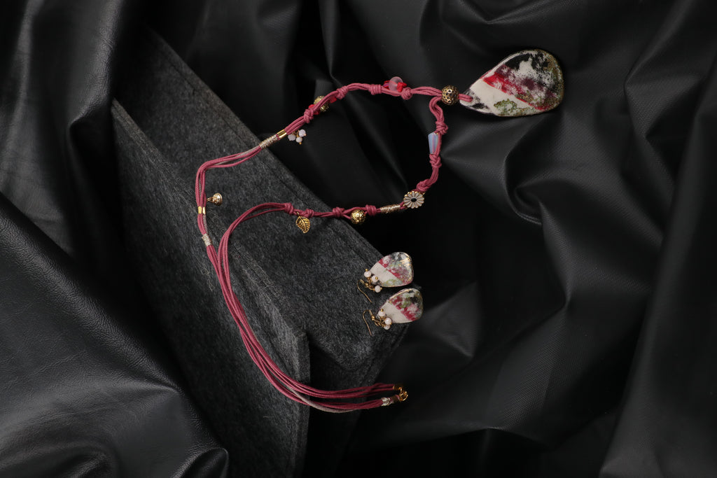 Artful Pieces for Effortless Styling 37