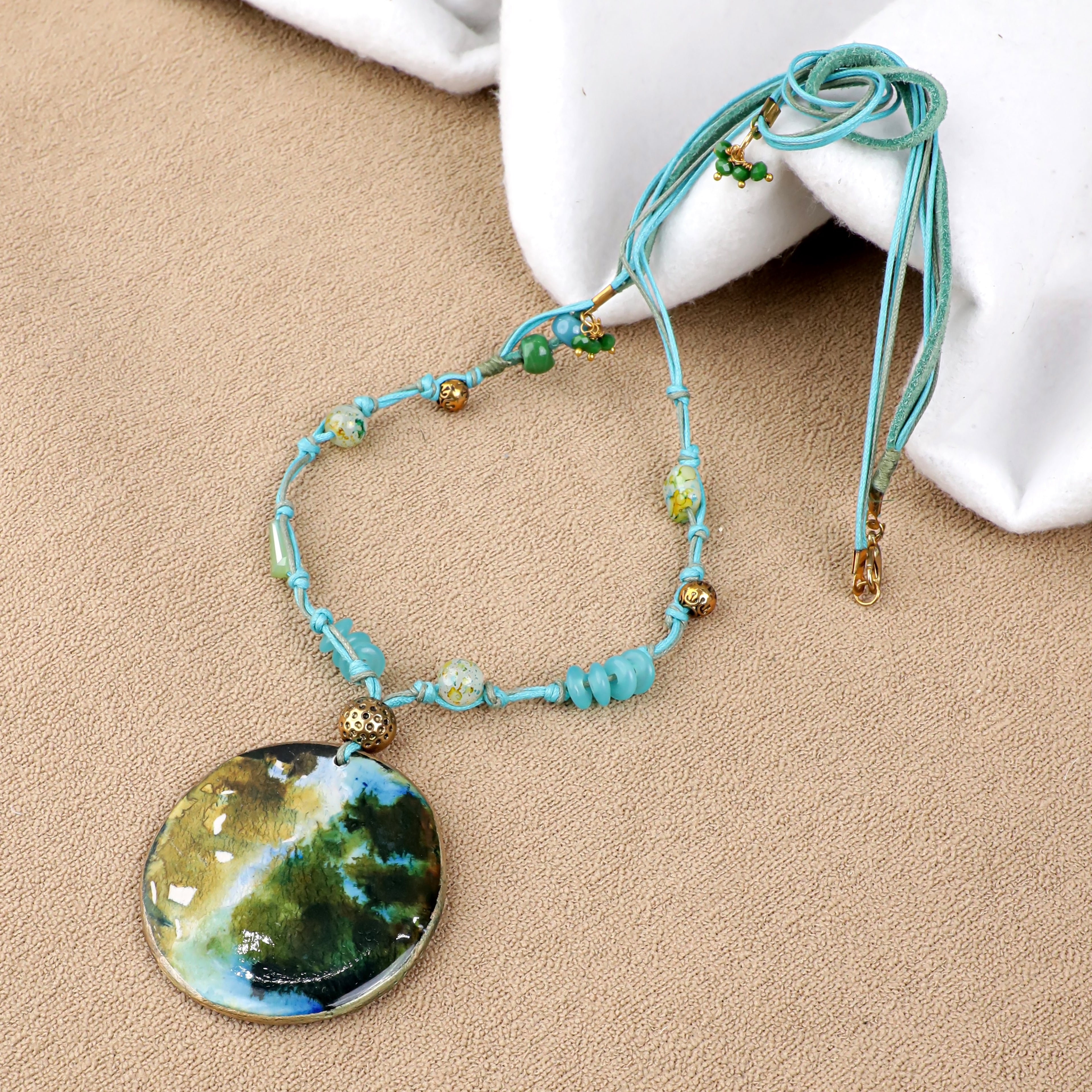 Artful Pieces for Effortless Styling 14