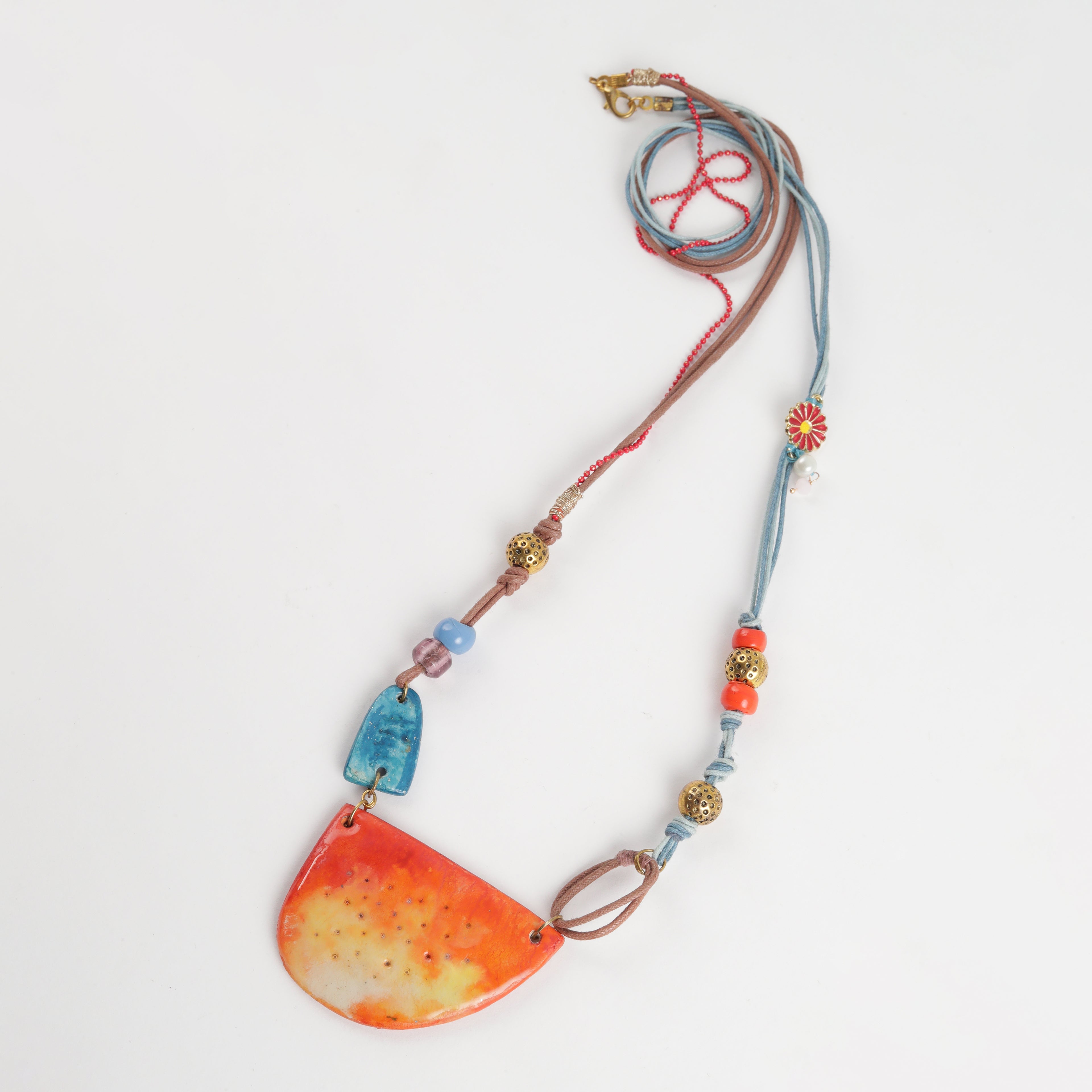 Artful Pieces for Effortless Styling 34