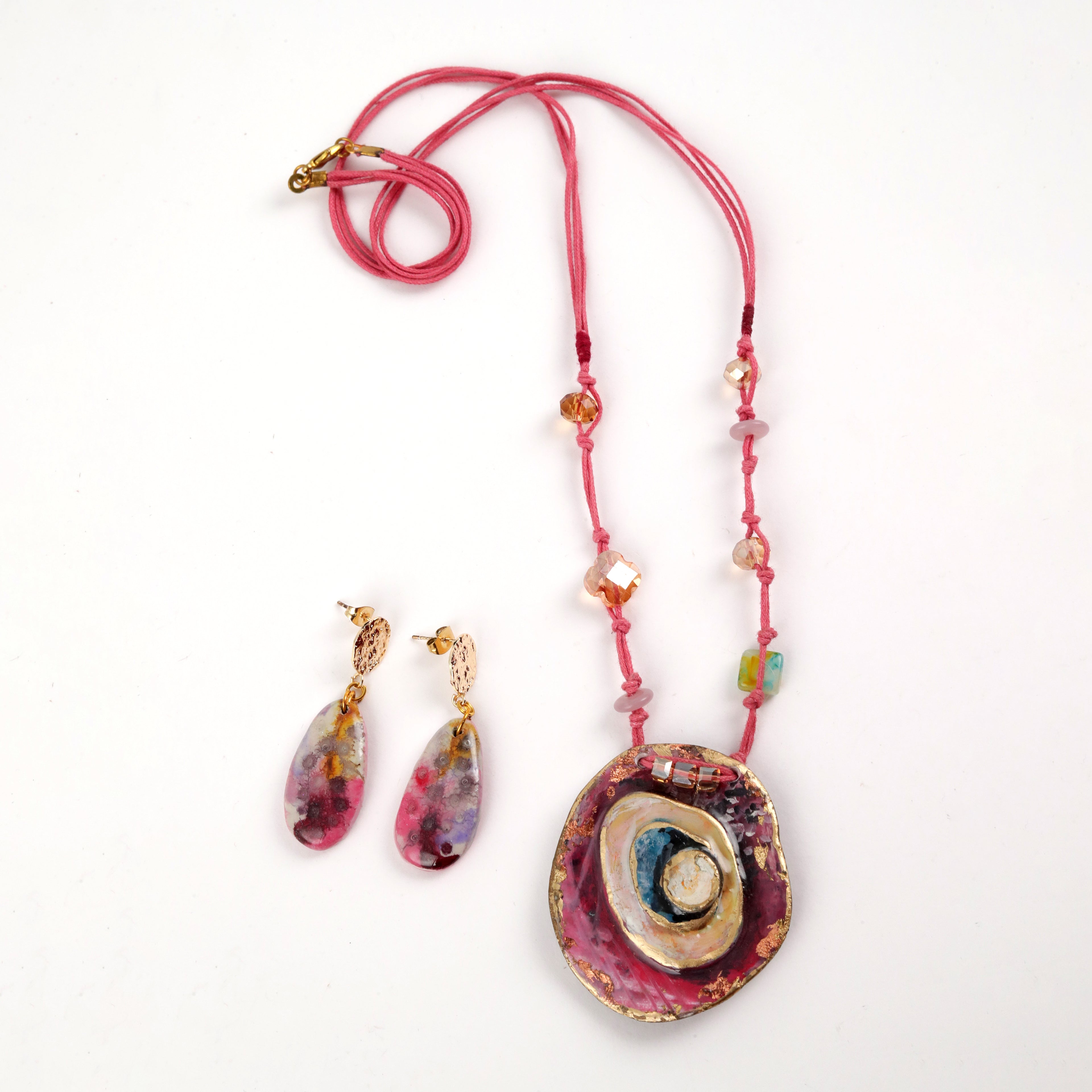 Artful Pieces for Effortless Styling 58