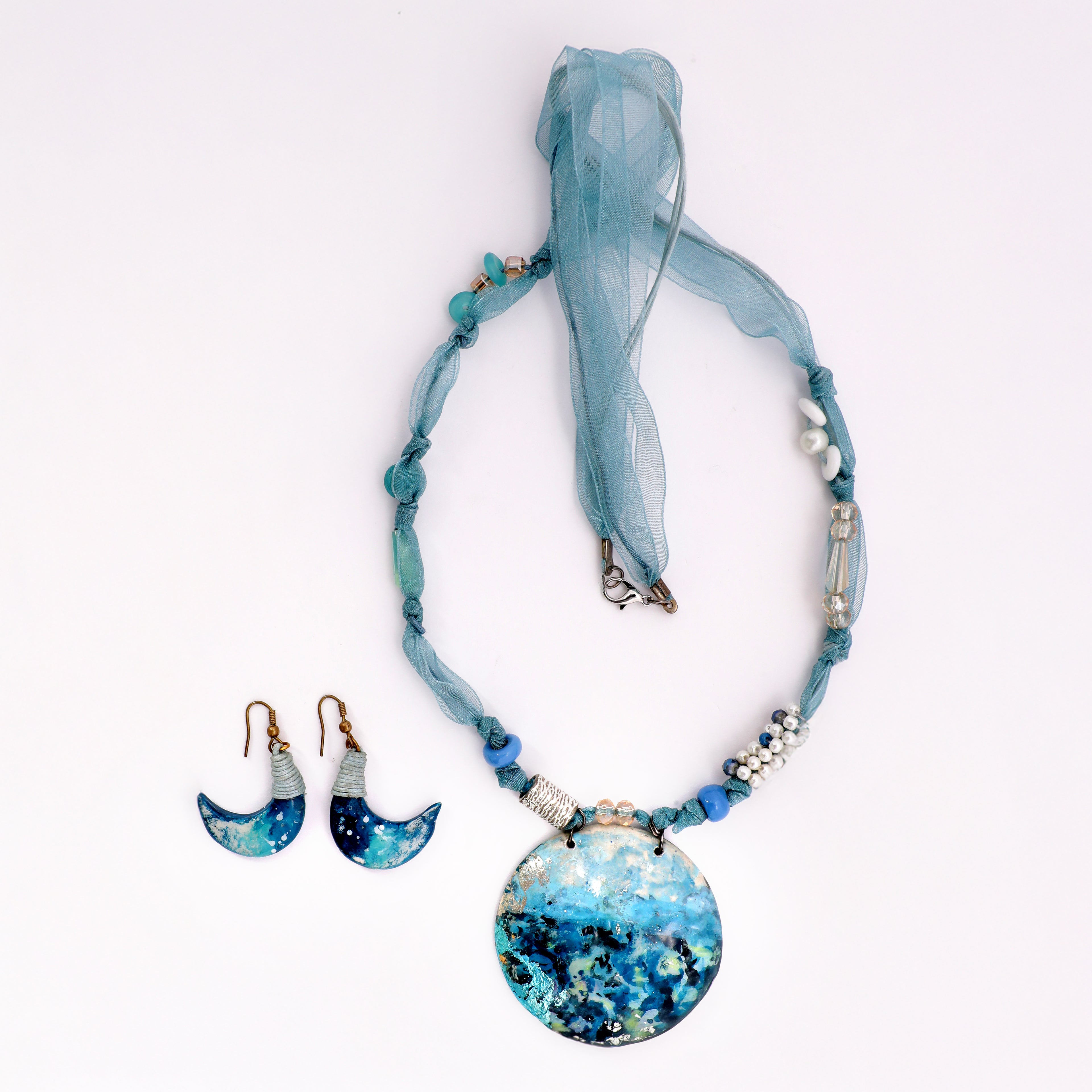 Artful Pieces for Effortless Styling 4