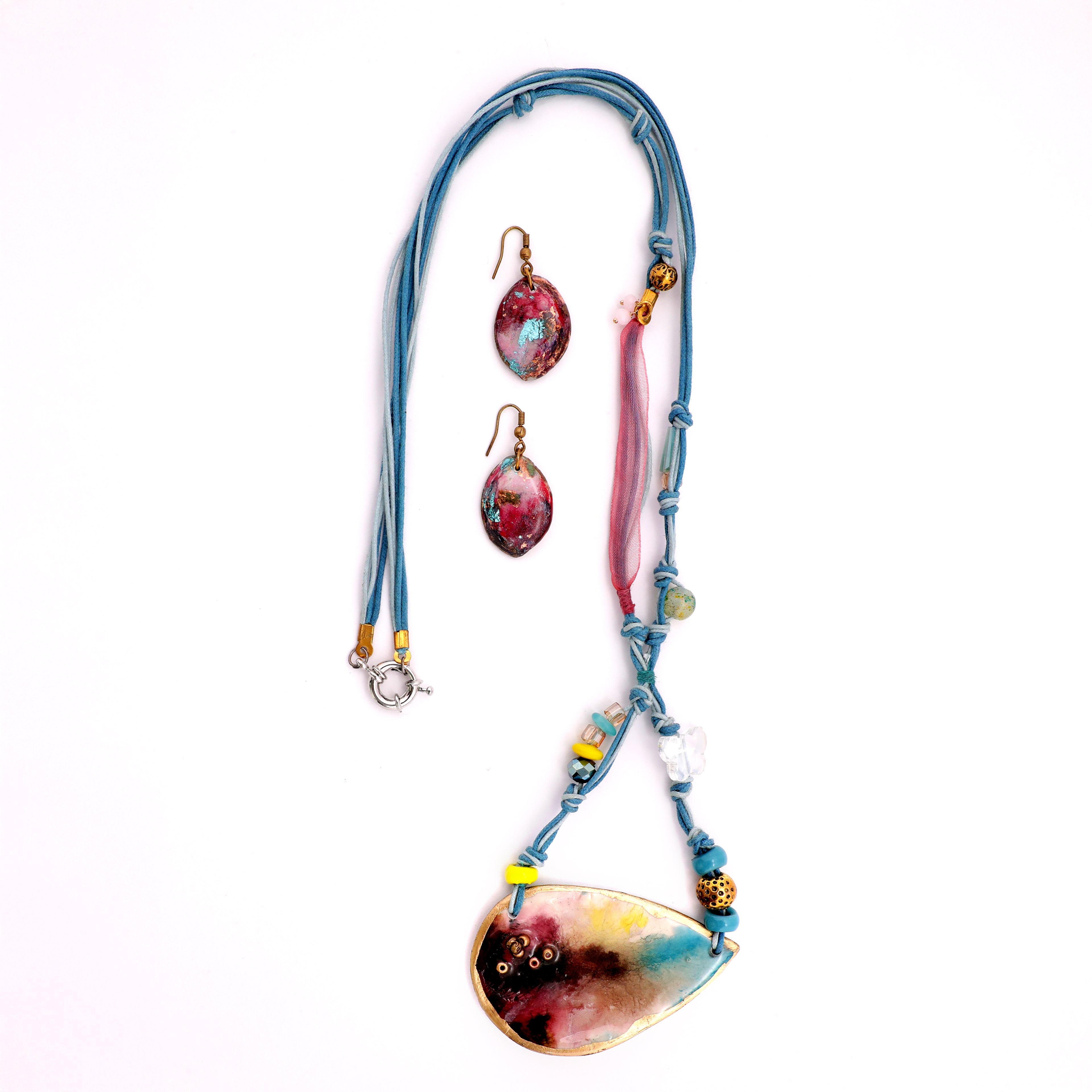 Artful Pieces for Effortless Styling 6