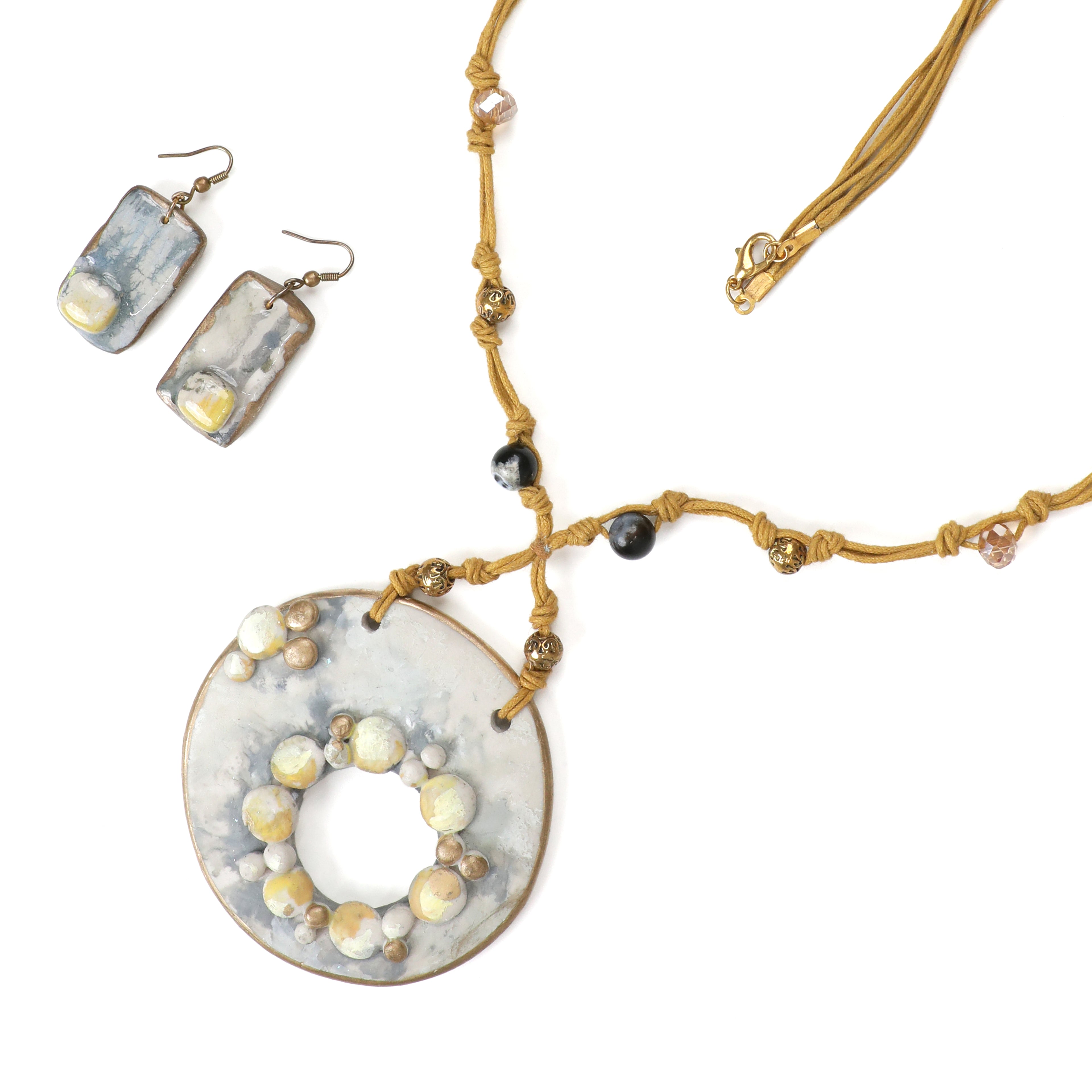 Artful Pieces for Effortless Styling 8