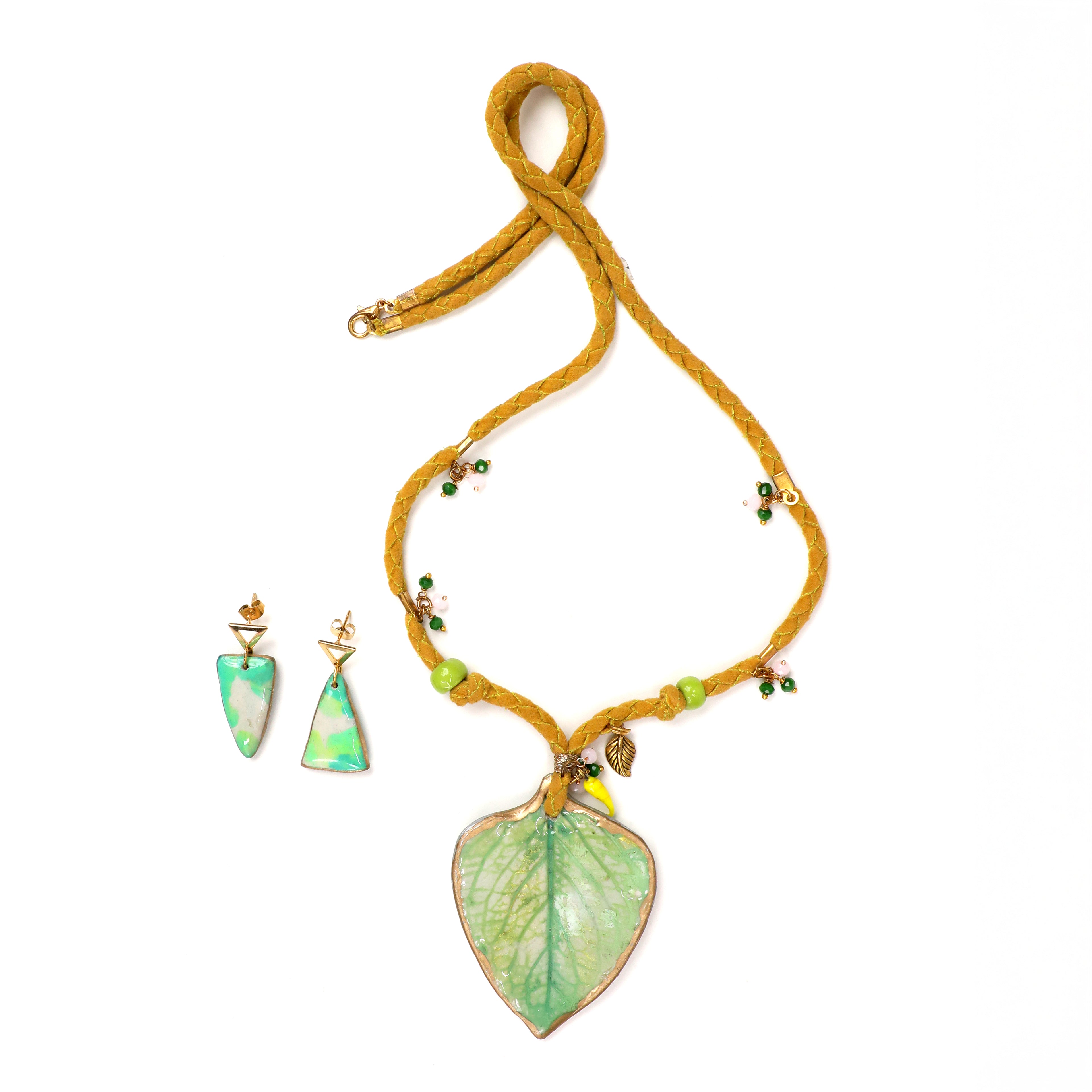 Artful Pieces for Effortless Styling 12