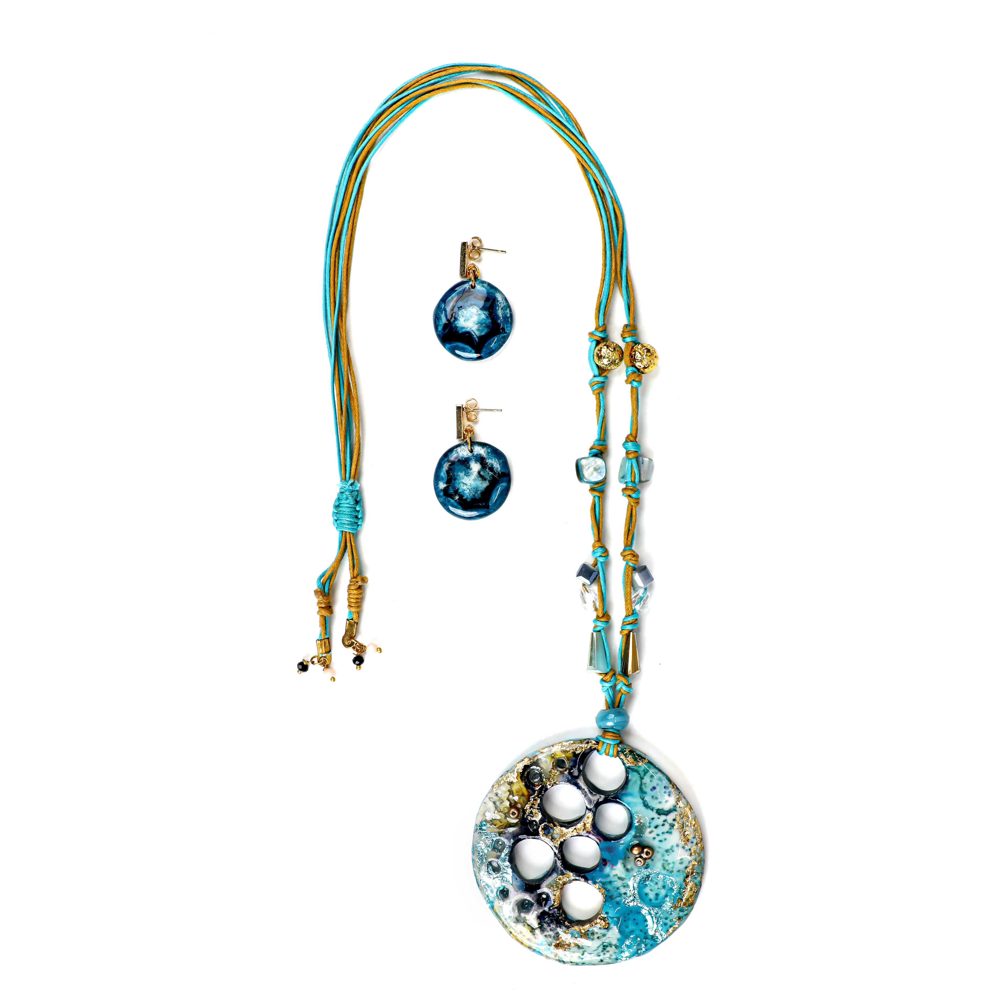 Artful Pieces for Effortless Styling 13