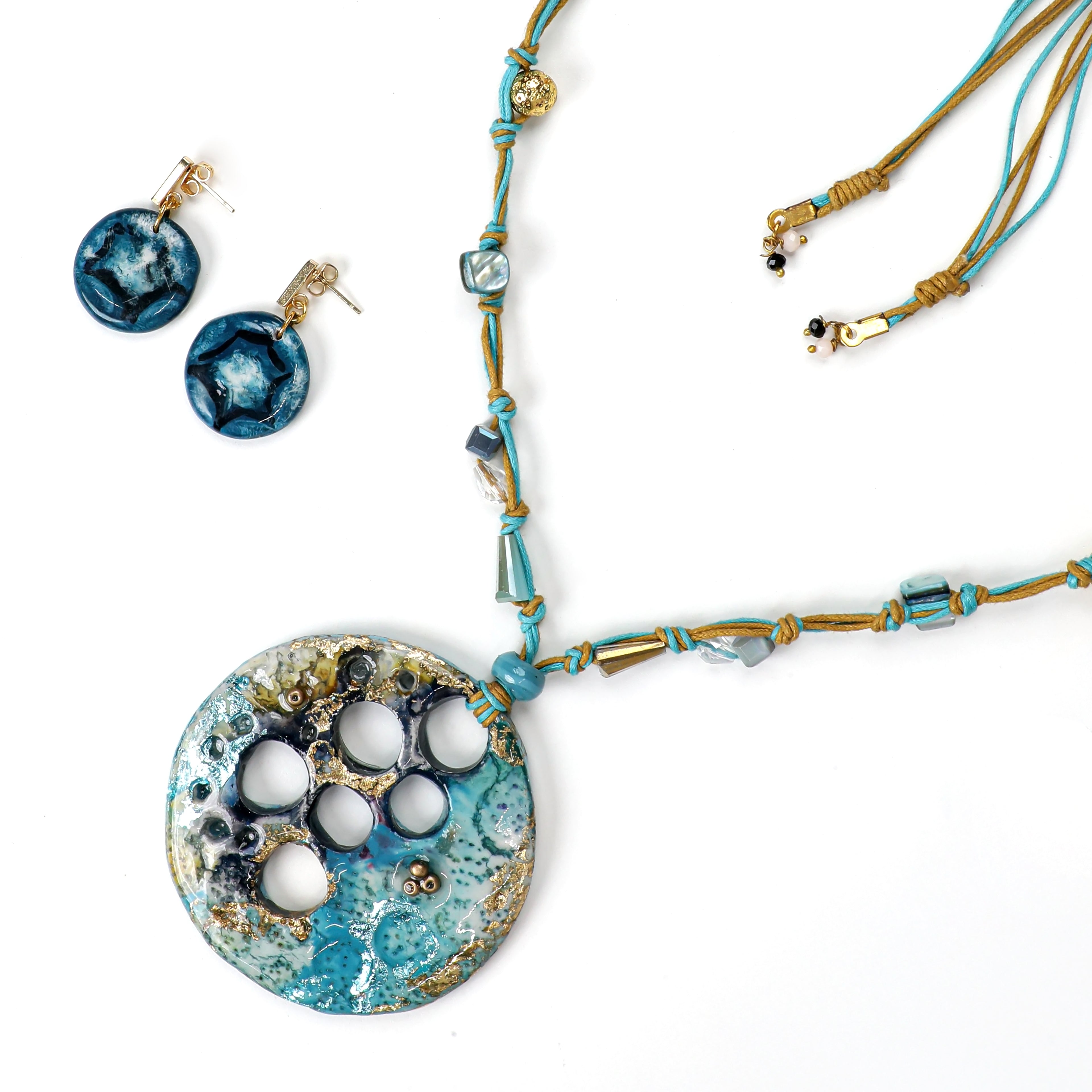 Artful Pieces for Effortless Styling 13