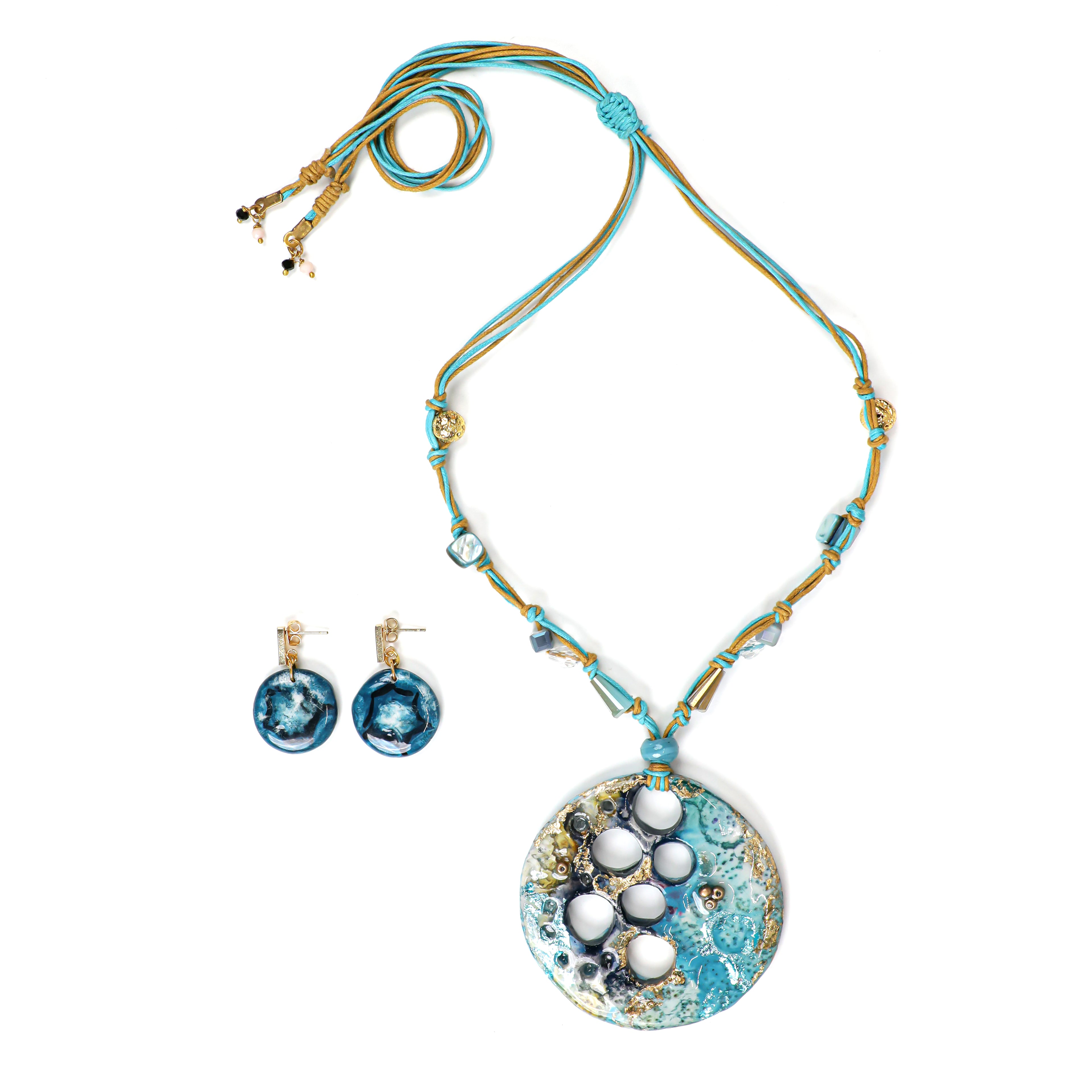 Artful Pieces for Effortless Styling 13