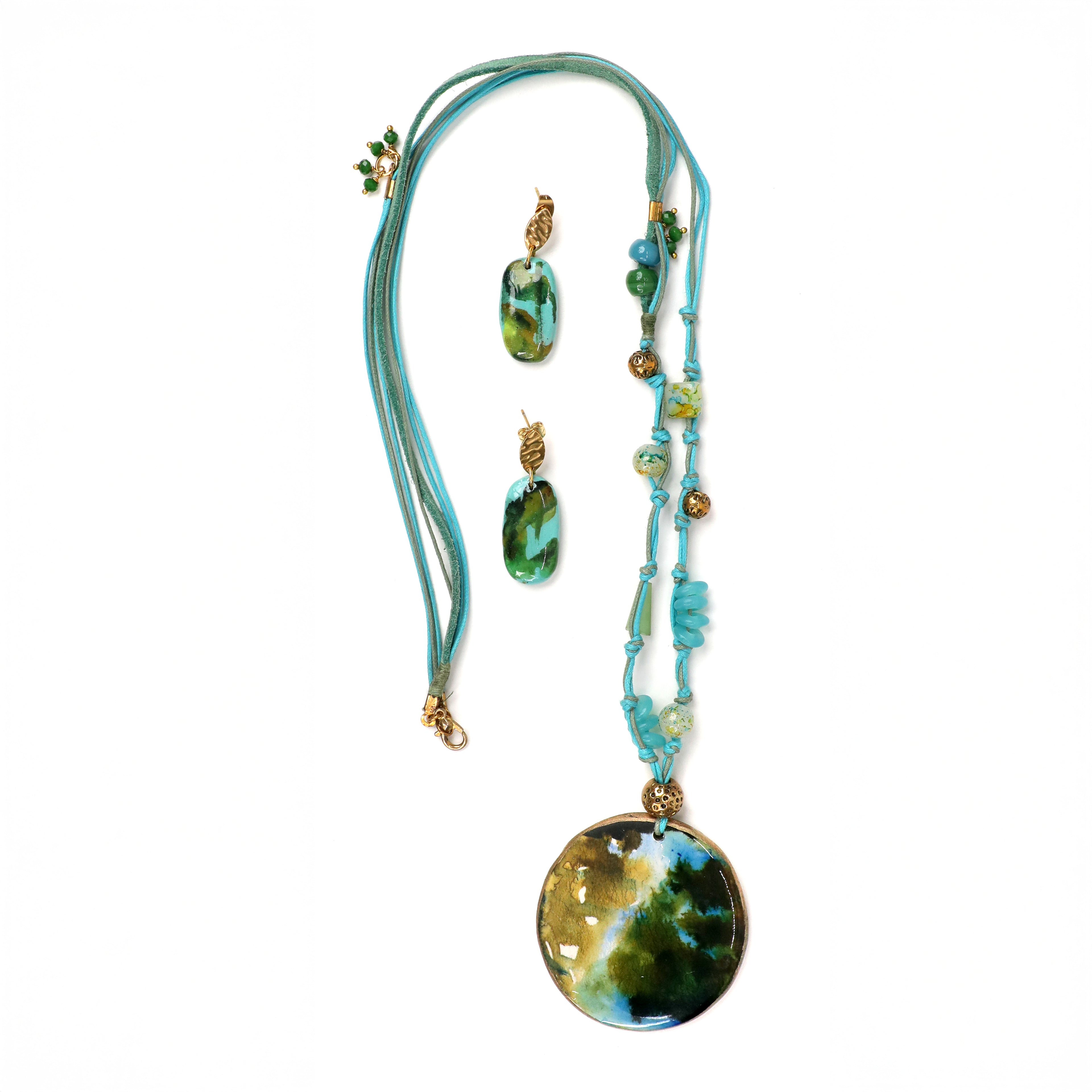 Artful Pieces for Effortless Styling 14