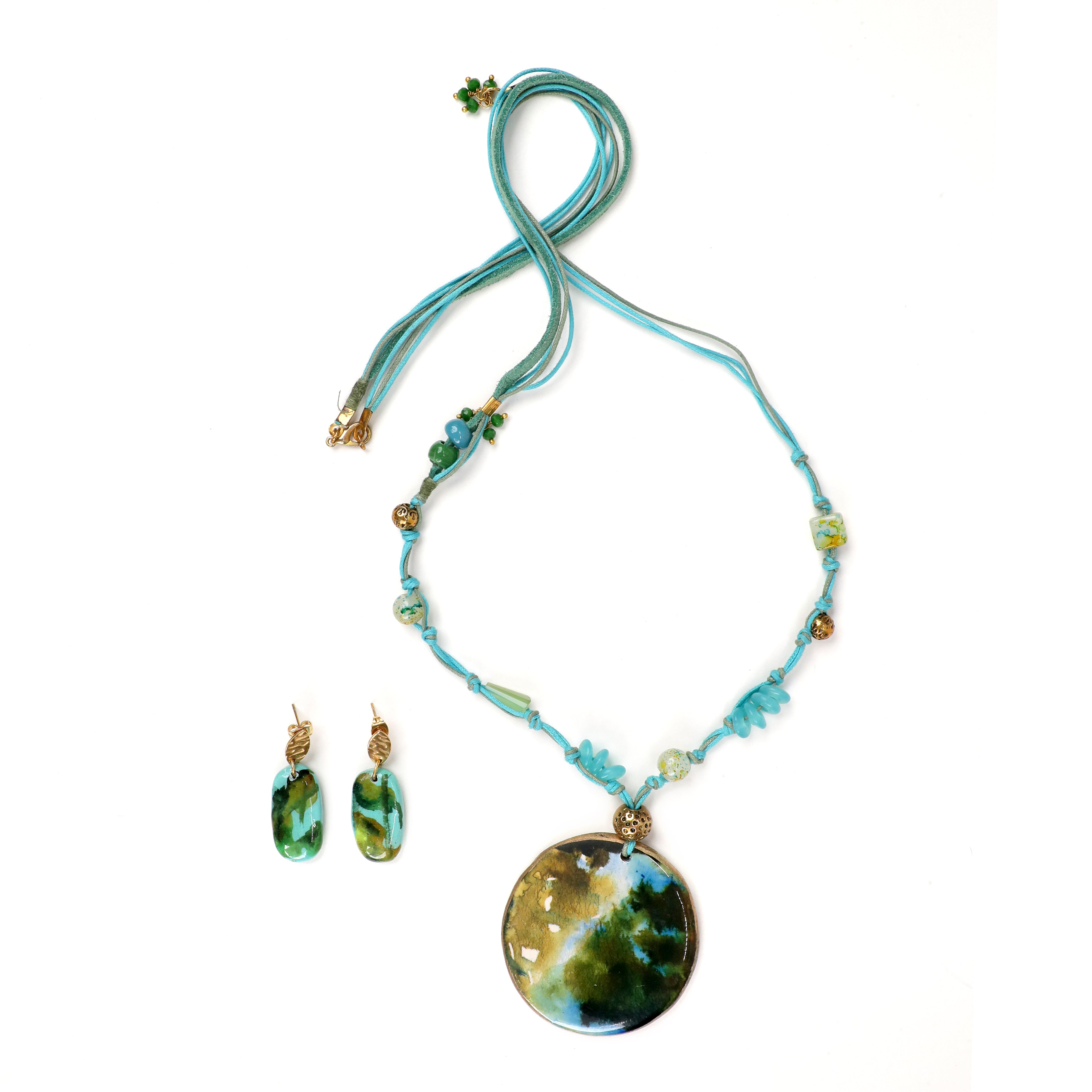 Artful Pieces for Effortless Styling 14