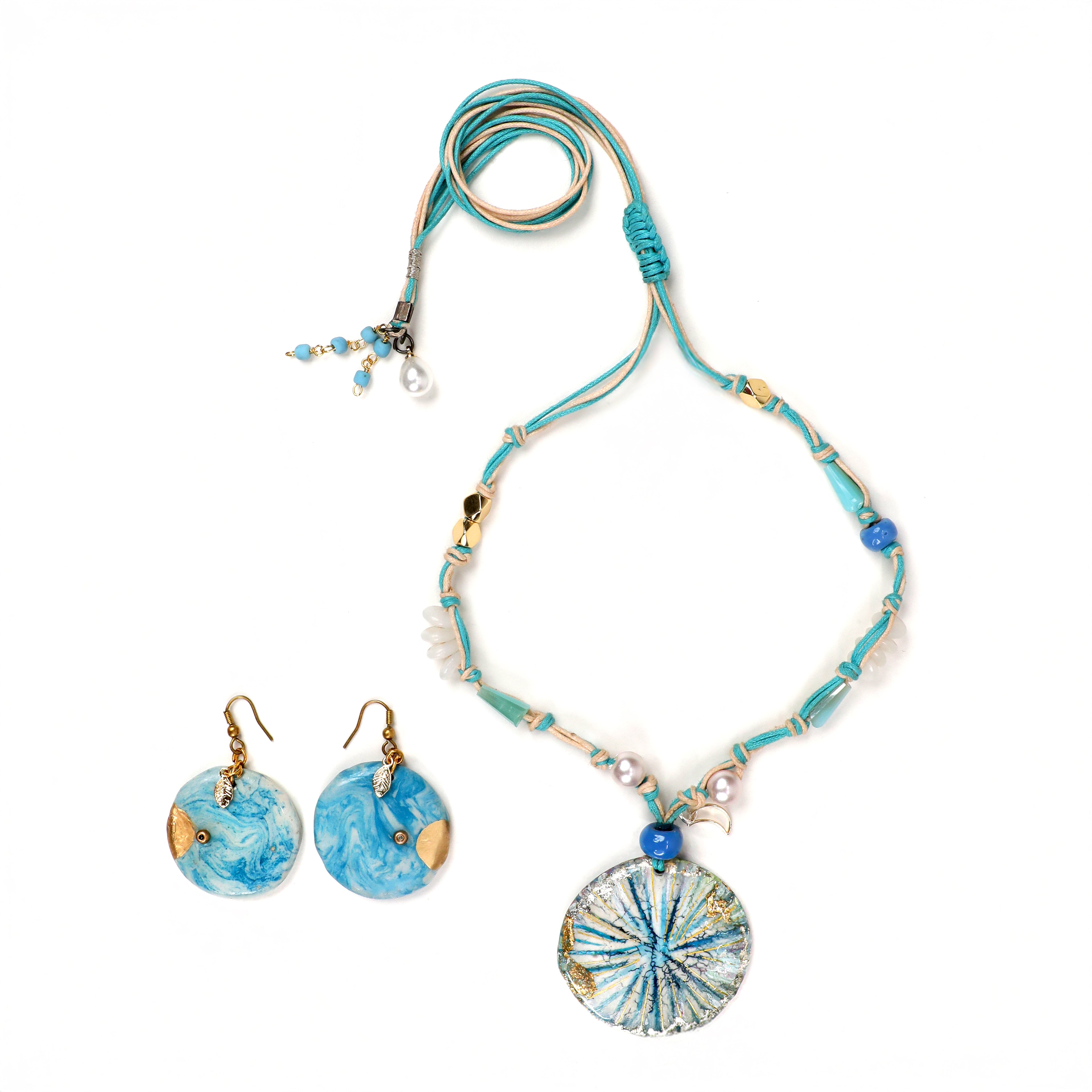Artful Pieces for Effortless Styling 15