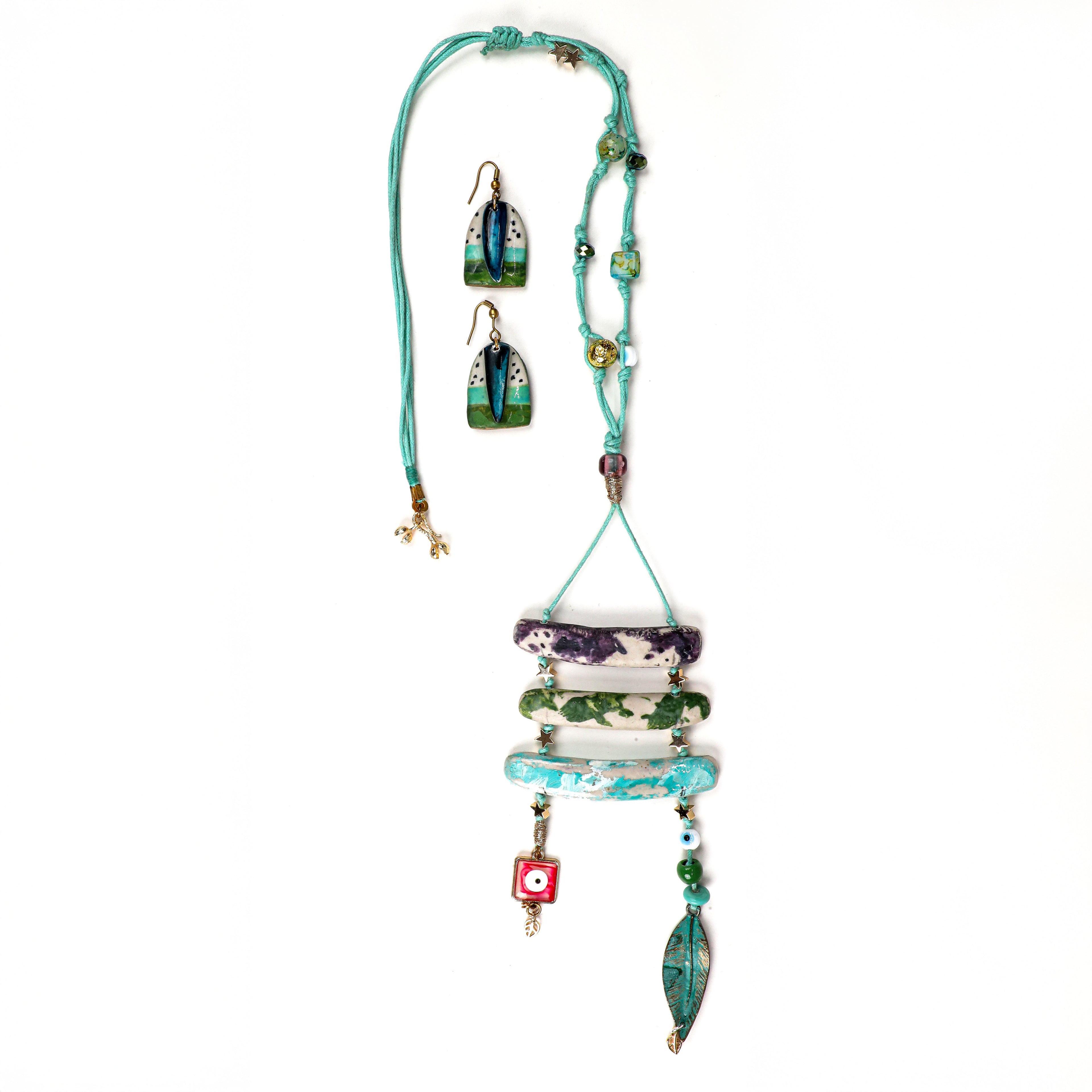 Artful Pieces for Effortless Styling 16