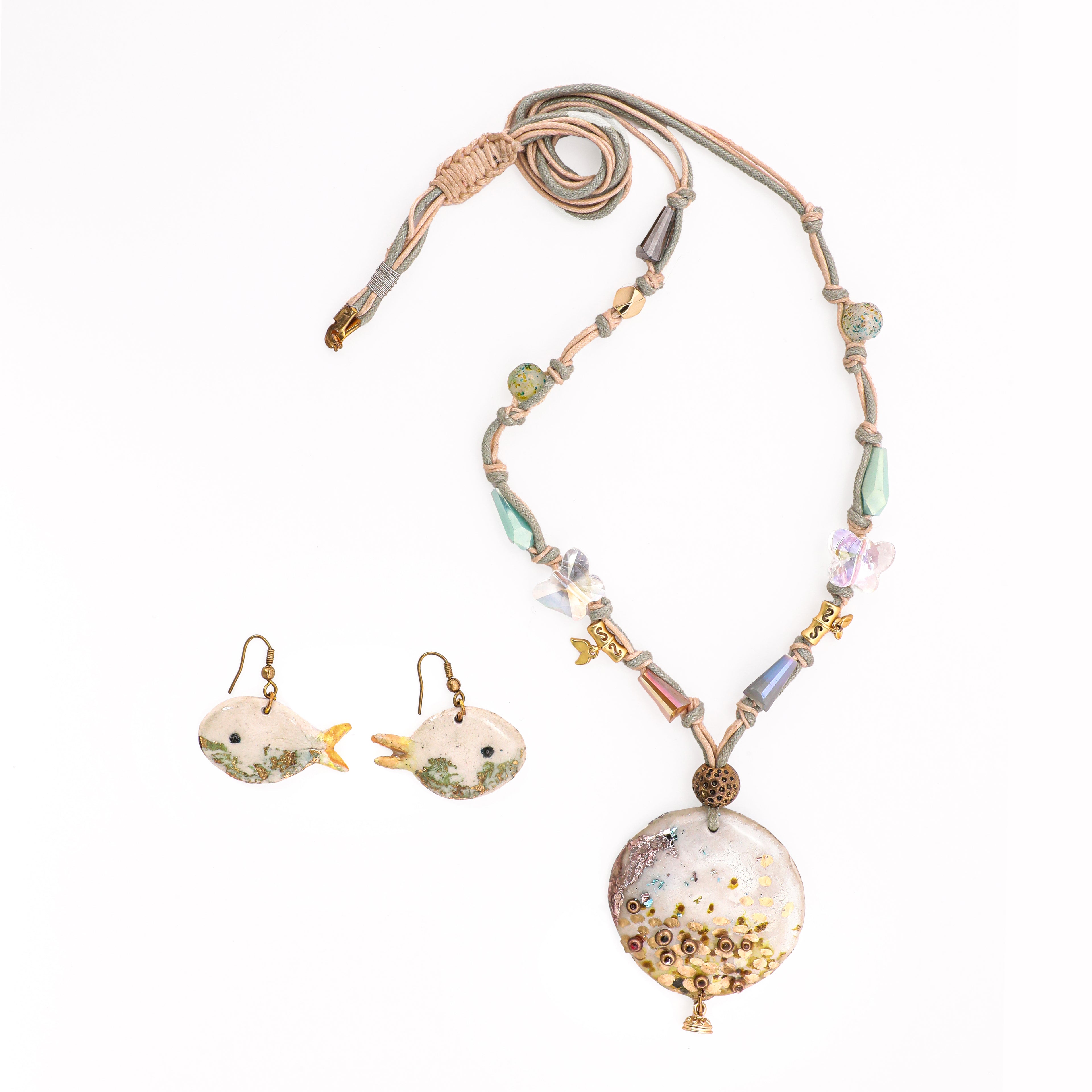 Artful Pieces for Effortless Styling 18
