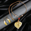 Artful Pieces for Effortless Styling 19