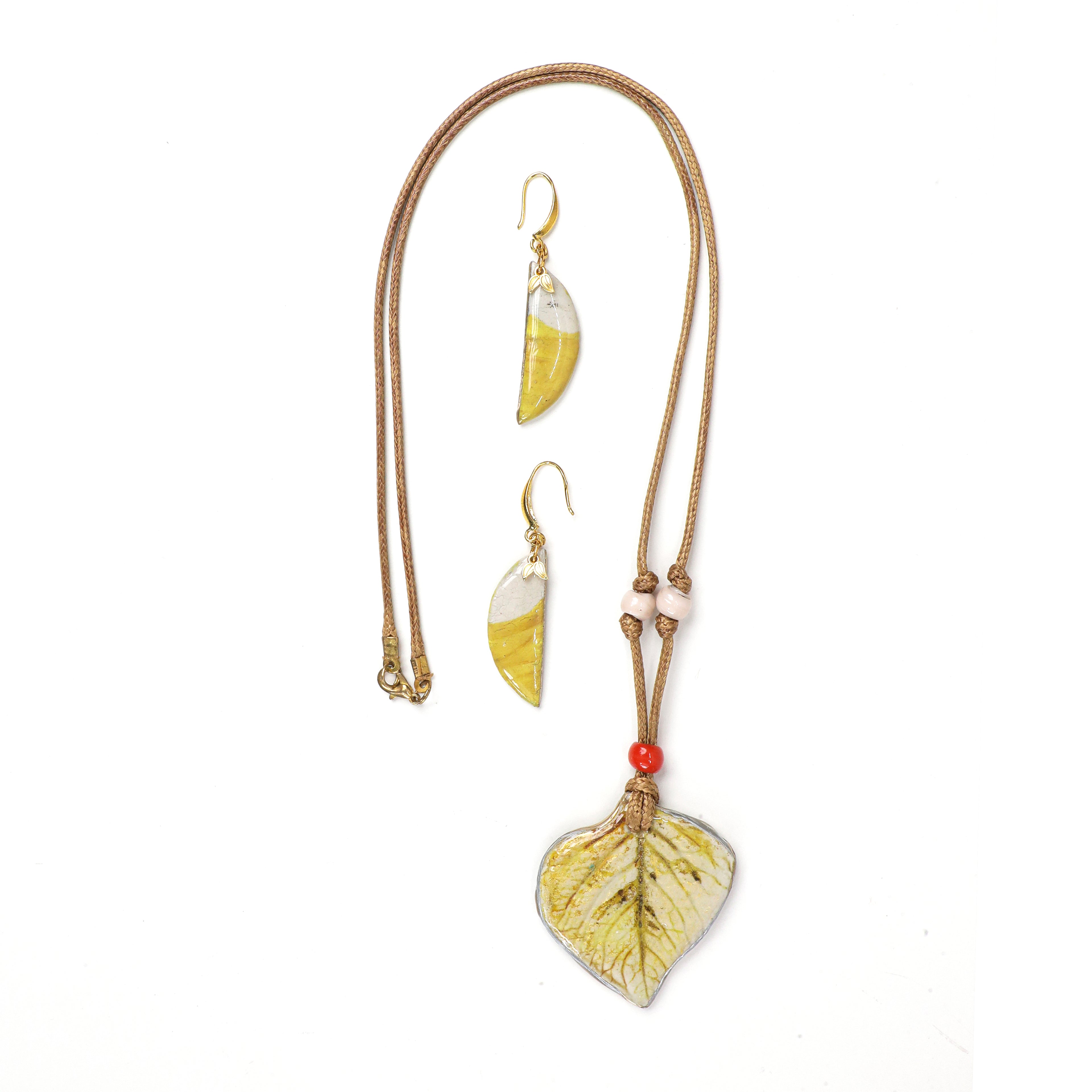 Artful Pieces for Effortless Styling 19
