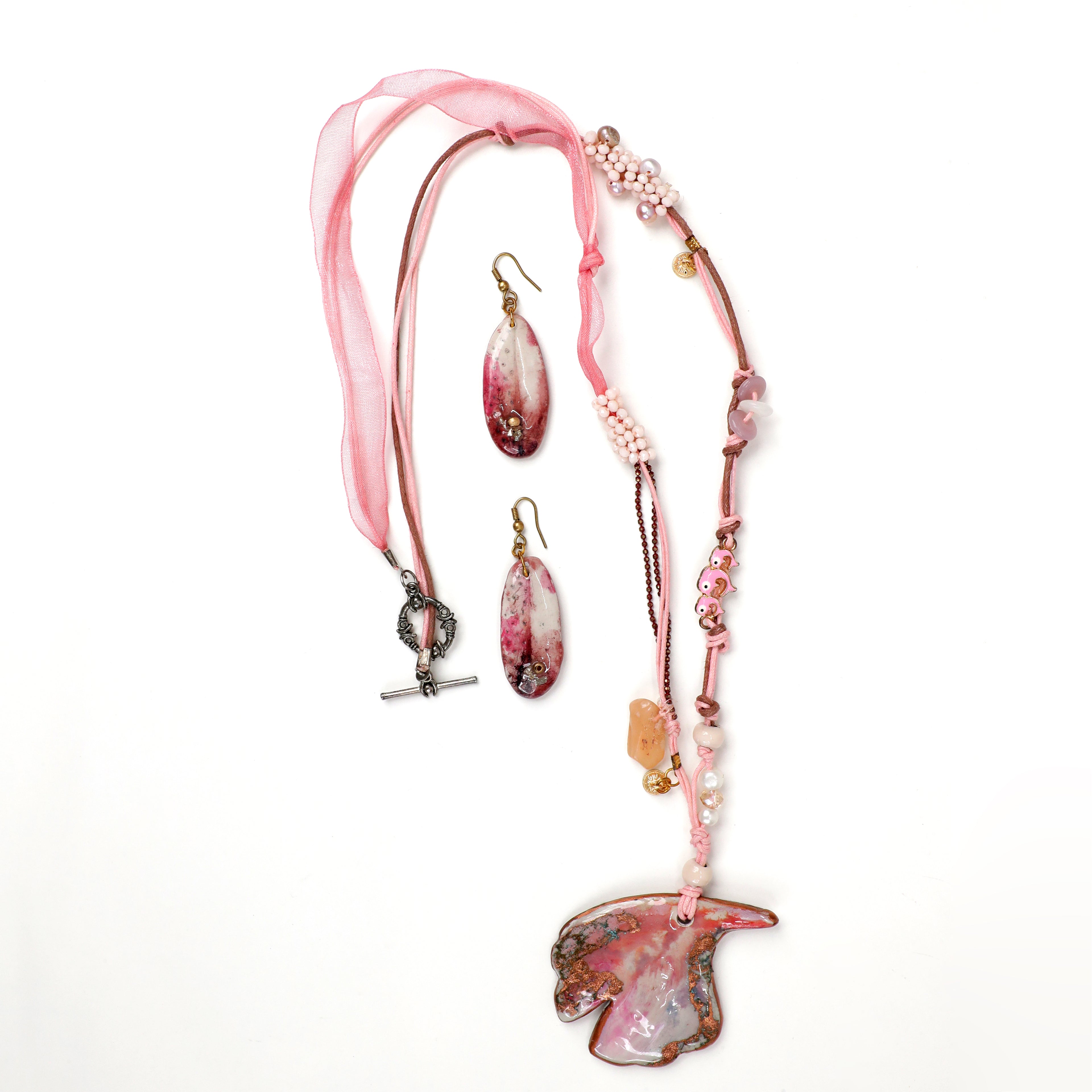 Artful Pieces for Effortless Styling 32