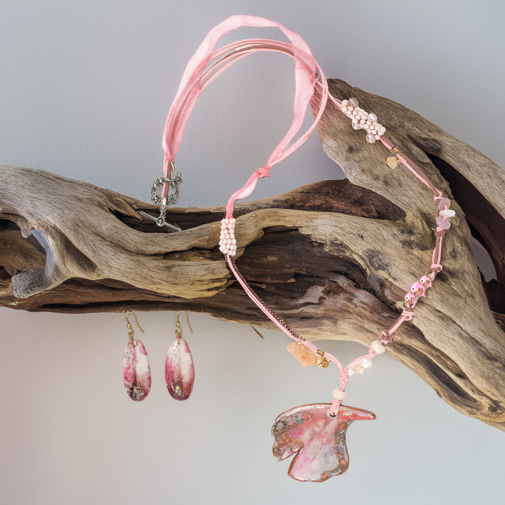 Artful Pieces for Effortless Styling 32