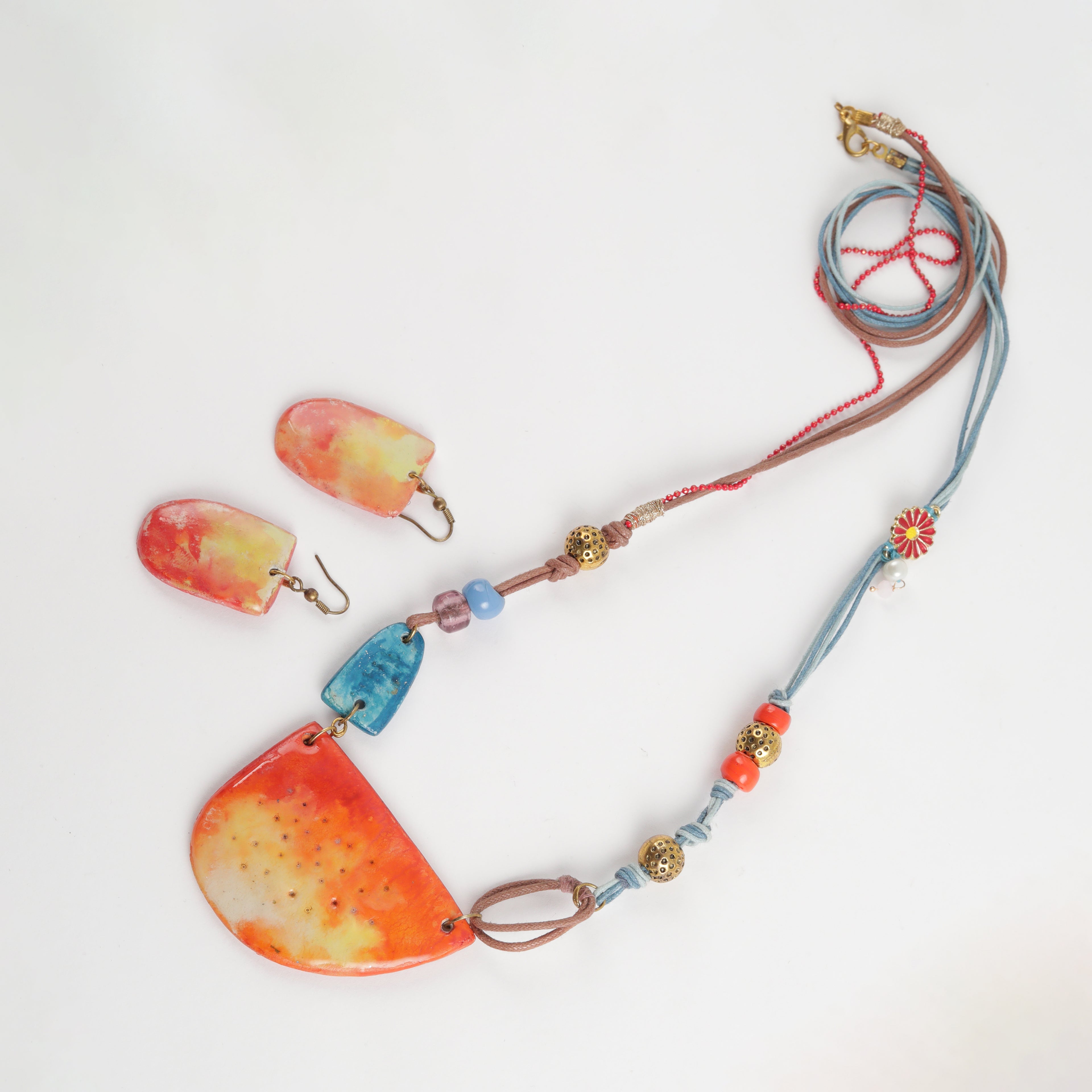 Artful Pieces for Effortless Styling 34