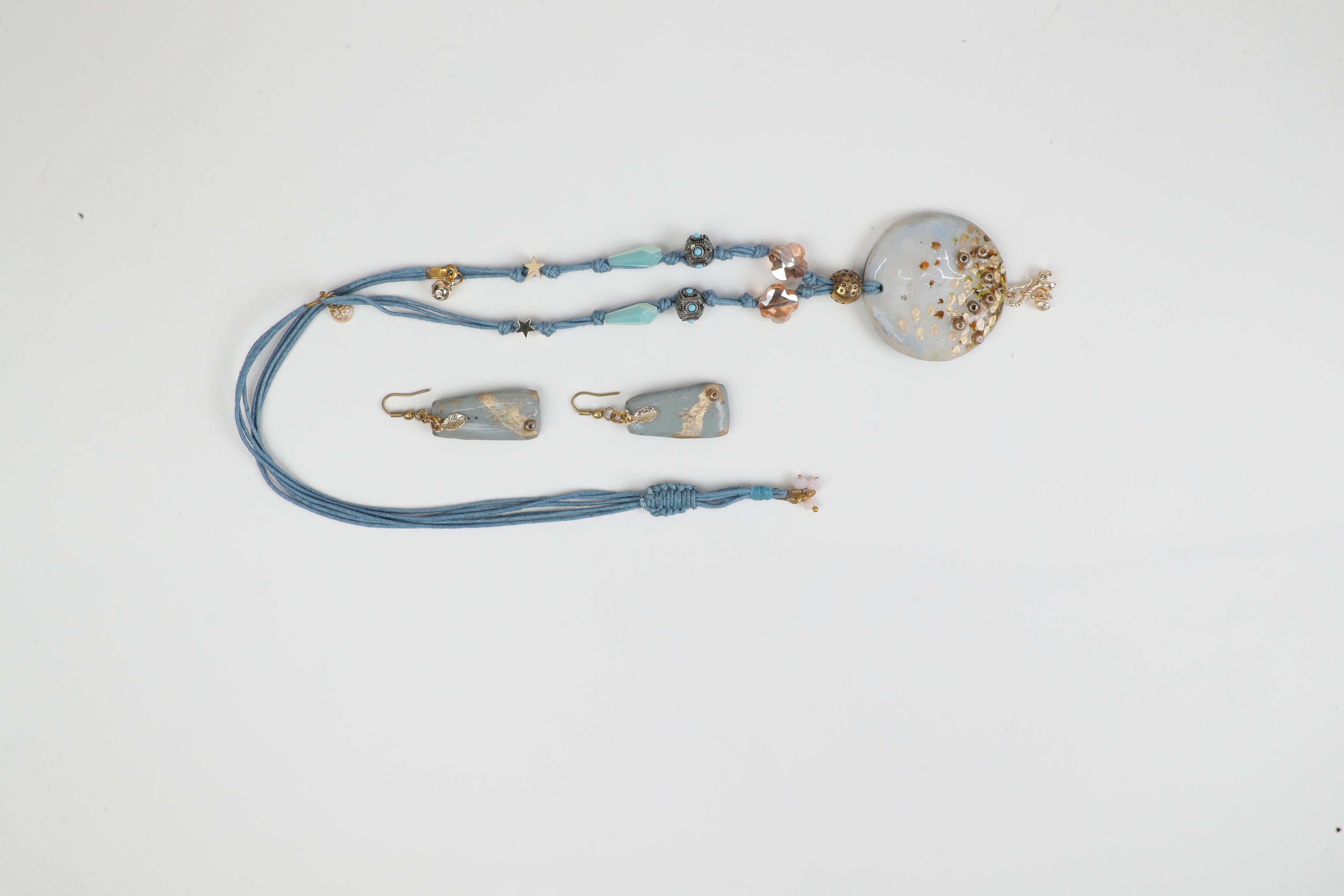 Artful Pieces for Effortless Styling 47