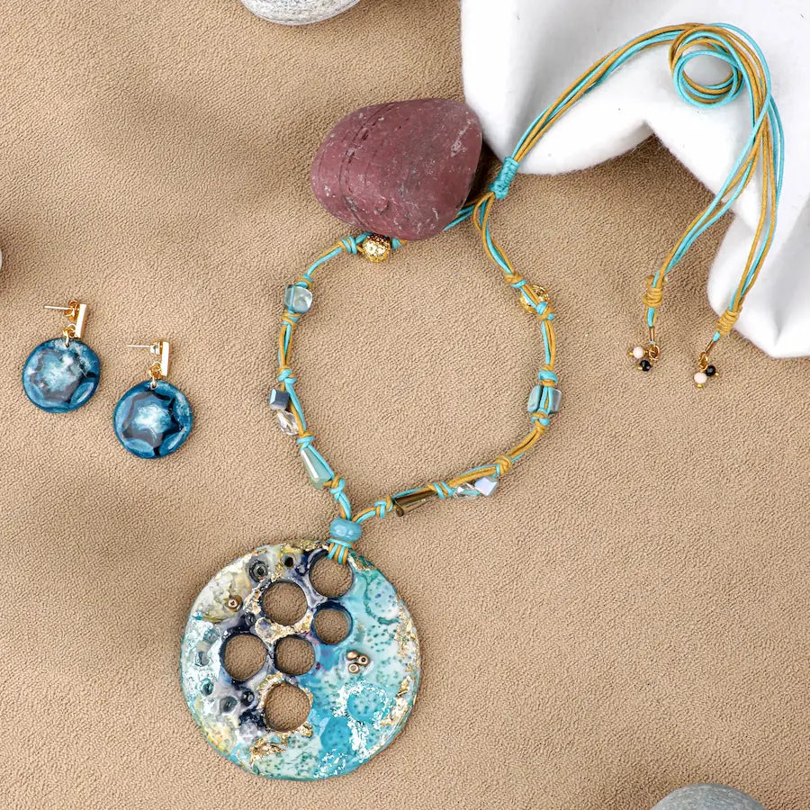 Artful Pieces for Effortless Styling 13