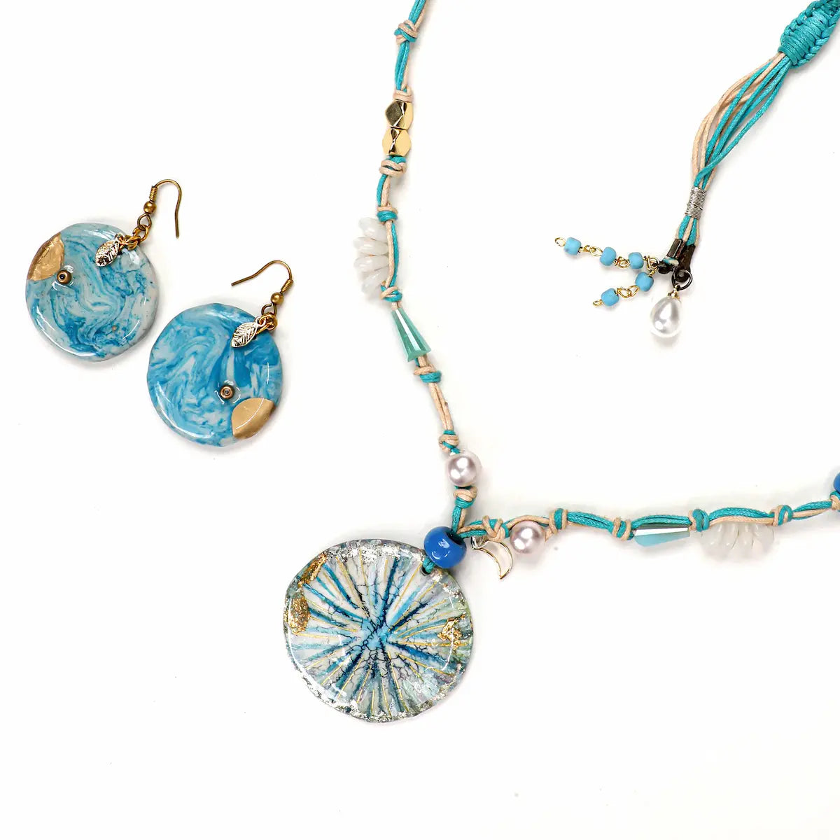 Artful Pieces for Effortless Styling 15