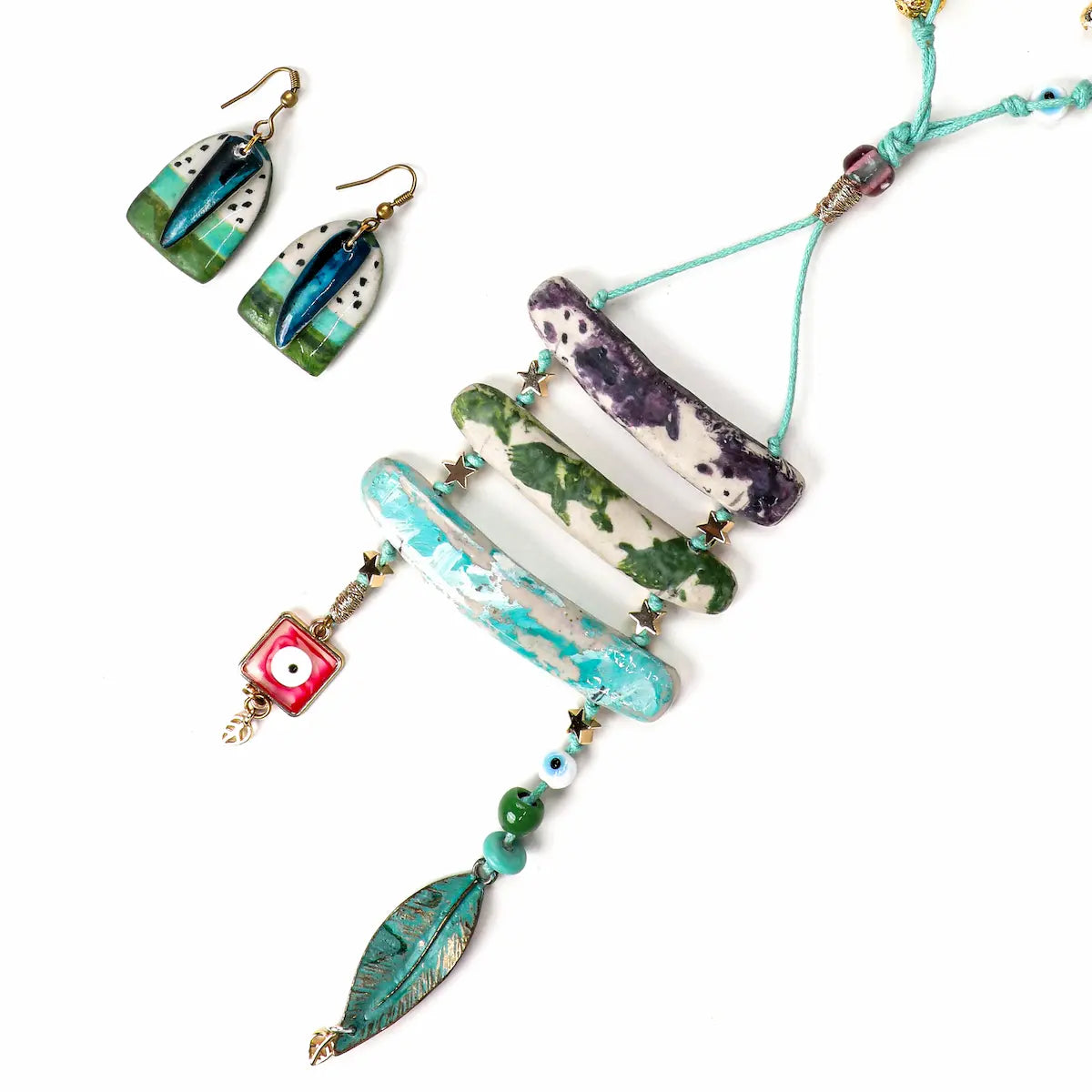 Artful Pieces for Effortless Styling 16