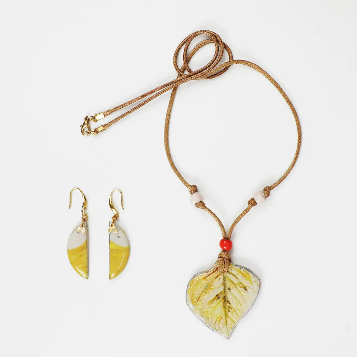 Artful Pieces for Effortless Styling 19