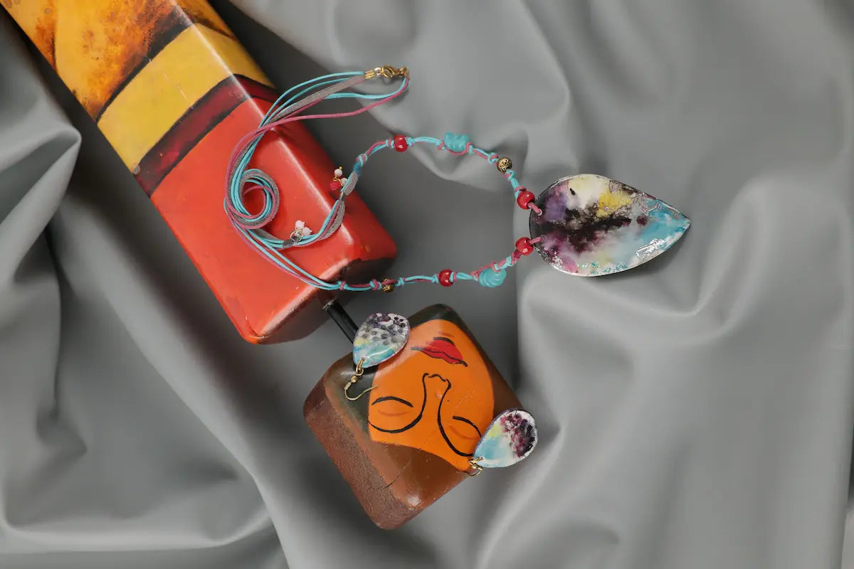 Artful Pieces for Effortless Styling 28