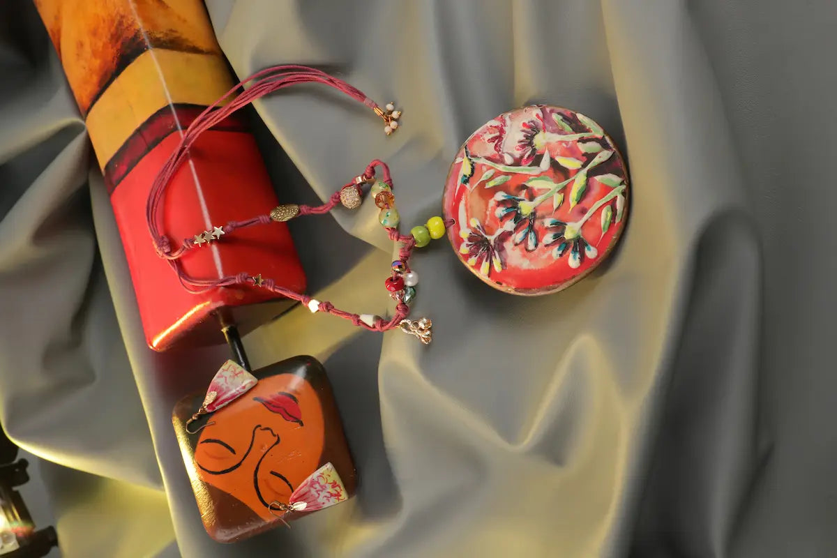 Artful Pieces for Effortless Styling 29