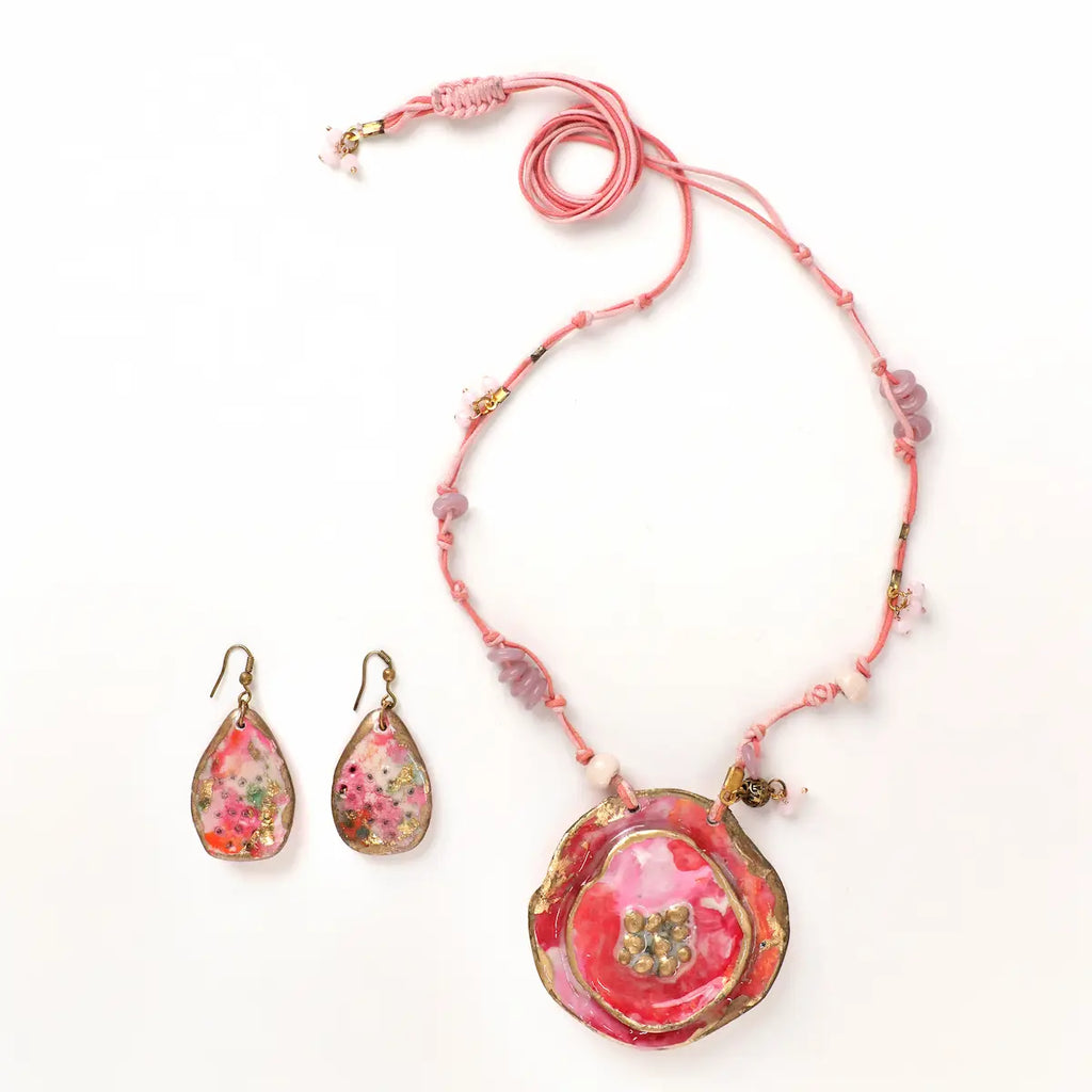 Artful Pieces for Effortless Styling 3