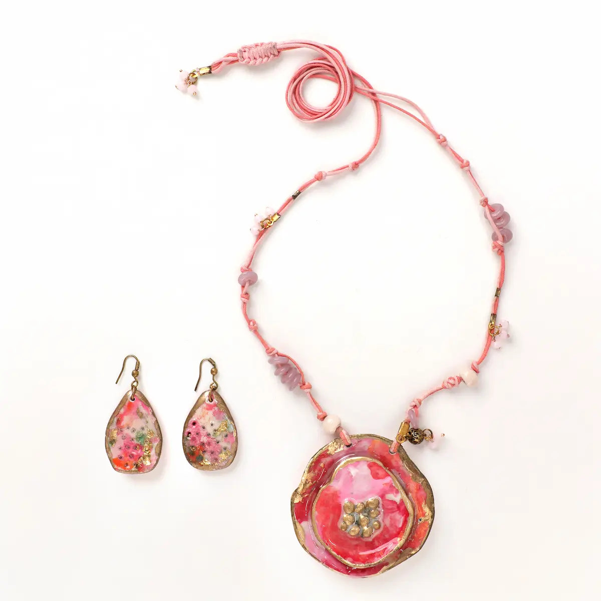 Artful Pieces for Effortless Styling 3