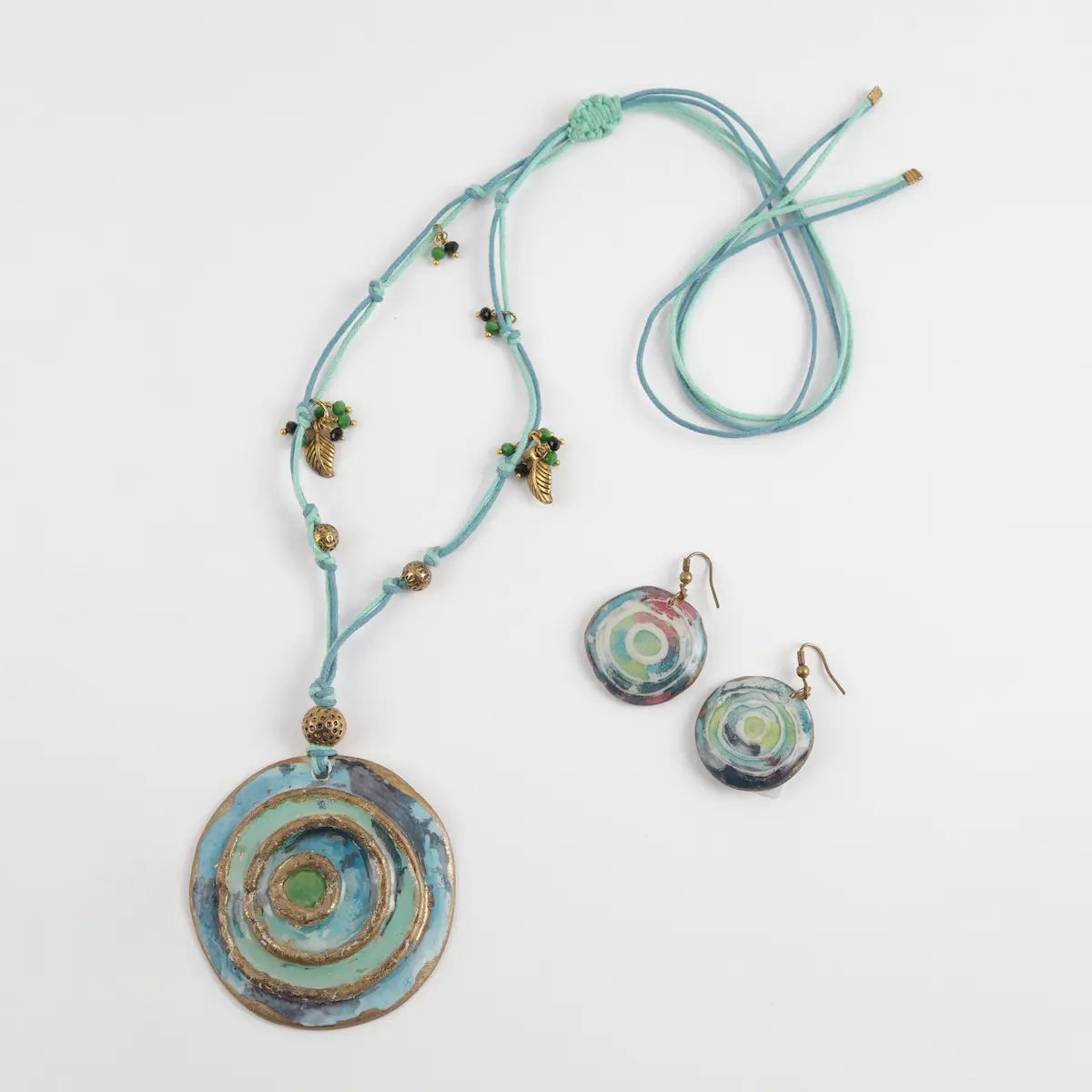 Artful Pieces for Effortless Styling 34