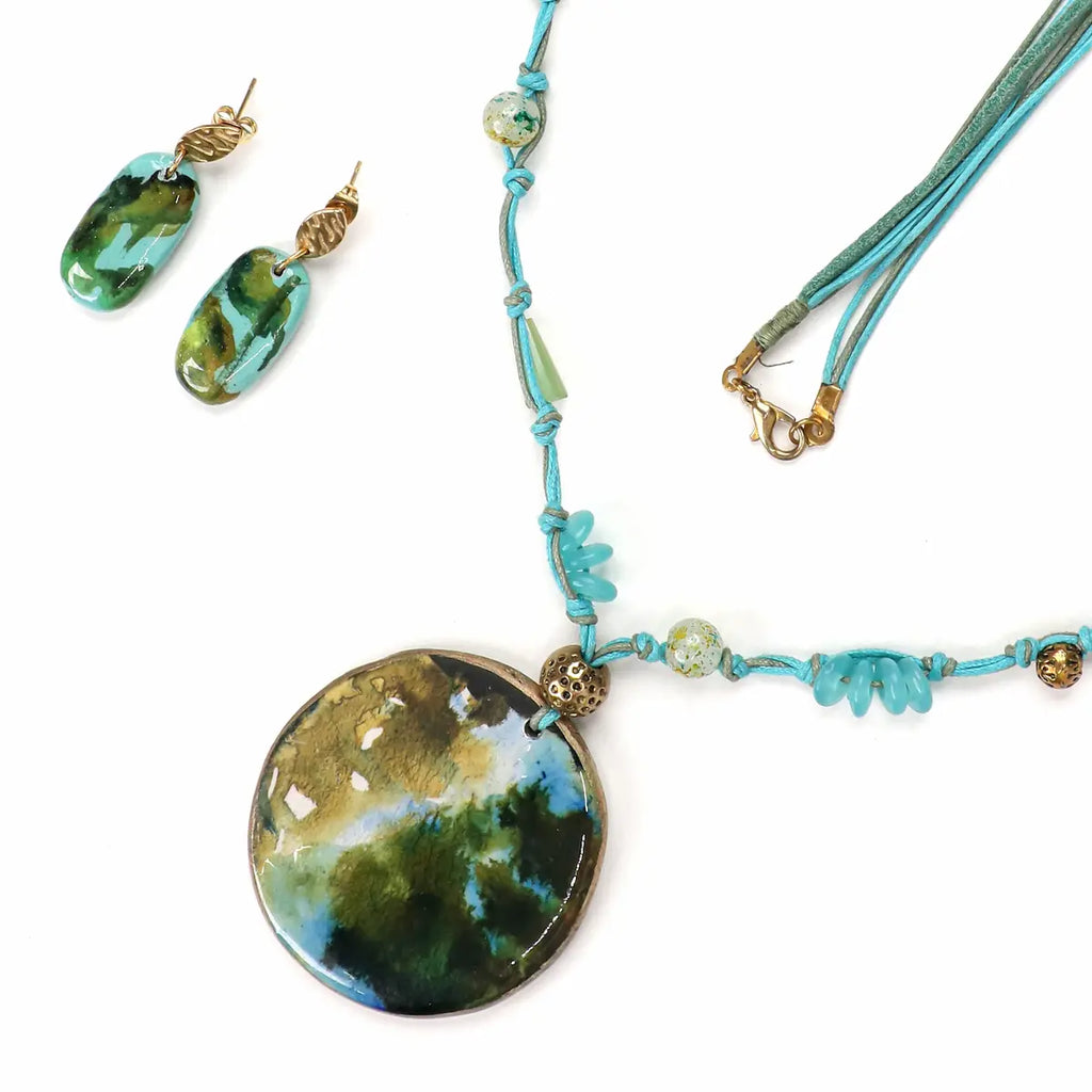 Artful Pieces for Effortless Styling 14