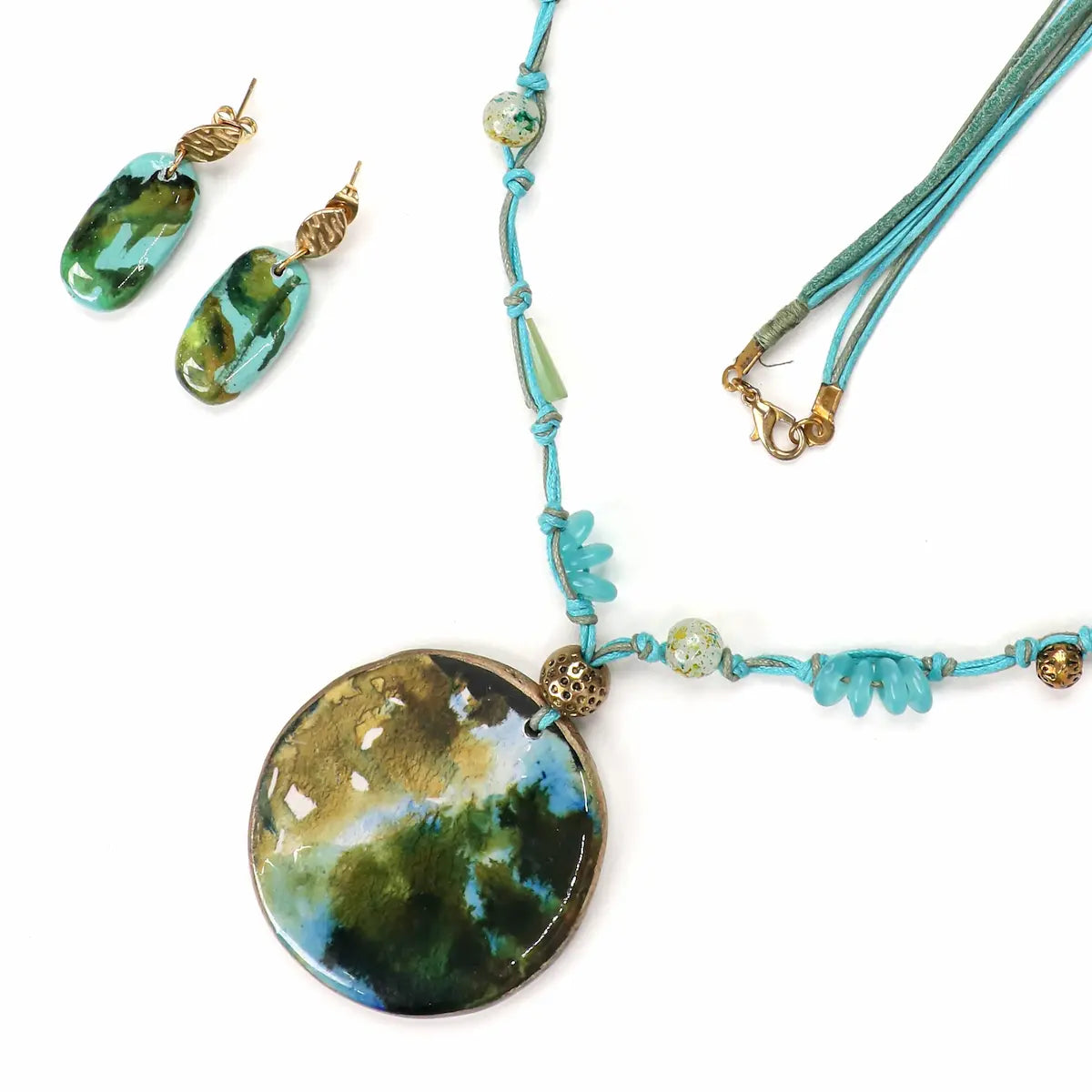 Artful Pieces for Effortless Styling 14