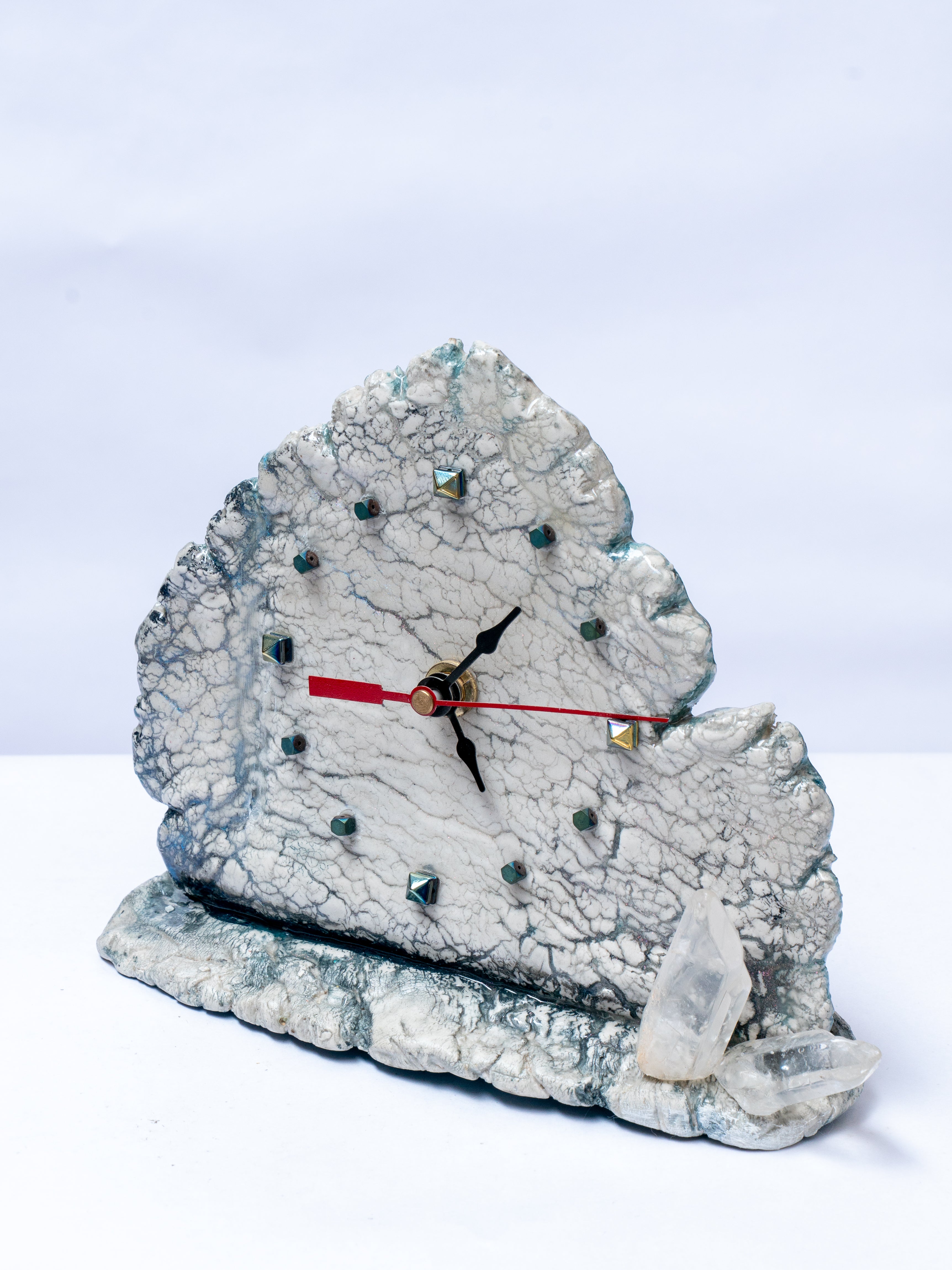 Ash crack clock